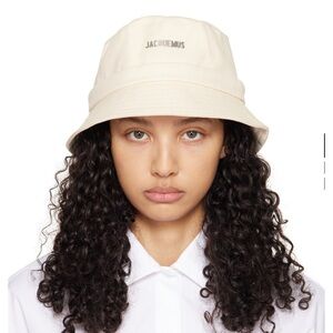 JACQUEMUS Off-White Les Classiques ‘Le bob Gadjo’ Bucket Hat